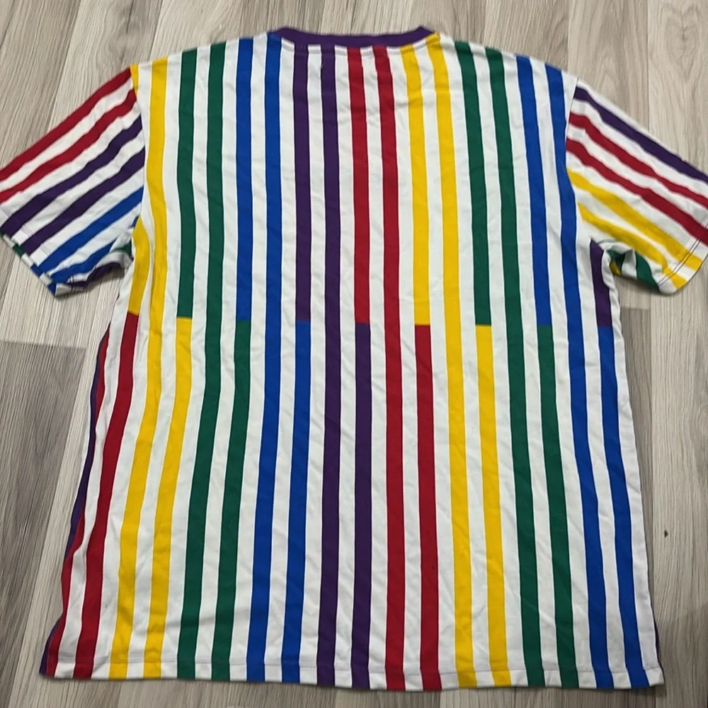 GUESS J.BALVIN T-SHIRT FUN
VIBRANT‎ 90's RETRO VIBES SZ M
STRIPES RAINBOW - Picture 14 of 16